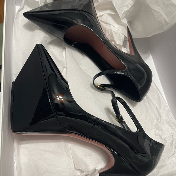 Amina Muaddi Yigit in PATENT- Brand New!!! - Picture 7 of 8